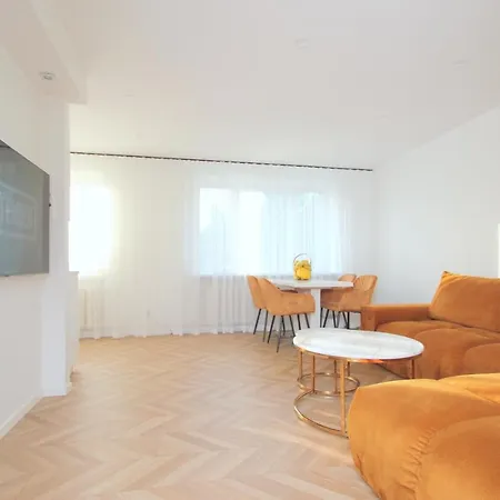 Carl Apartment
